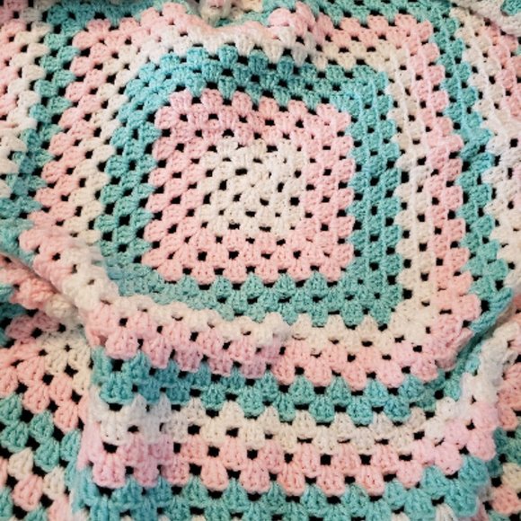 Crochet Sweet Baby Blanket/New - Picture 4 of 5